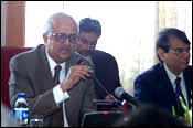 RBI Governor Bimal Jalan (left) and Deputy Governor Rakesh Mohan. Photo: Jewella C Miranda