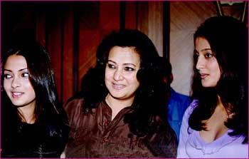 Moon Moon Sen and her daughters