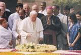 The Pope lays  a wreath on Gandhi's samadhi