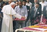 The Pope pays floral tribute to the Father of the Nation