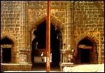 Teen darwaza